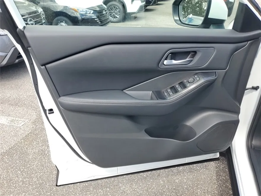 2026 Nissan Rogue SV photo 1