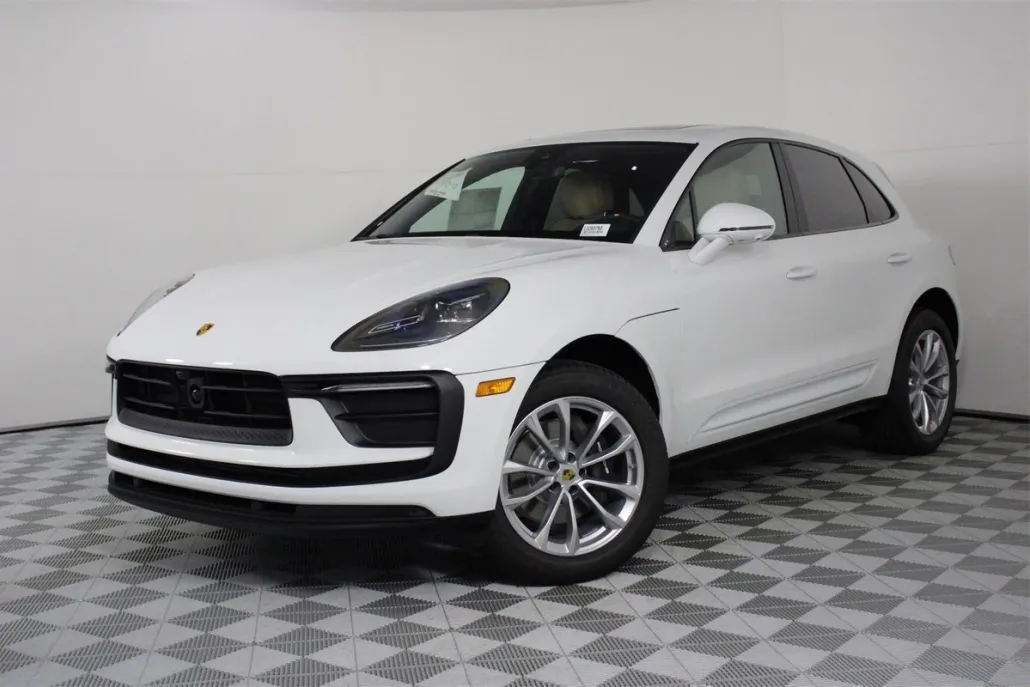 2025 Porsche Macan T photo 1