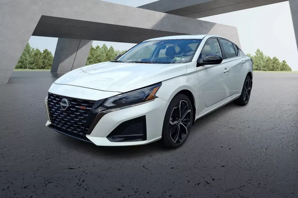 2023 Nissan Altima 2.5 SR photo 1