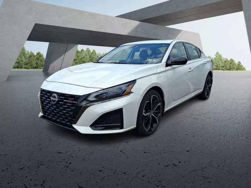 2023 Nissan Altima 2.5 SR photo 1