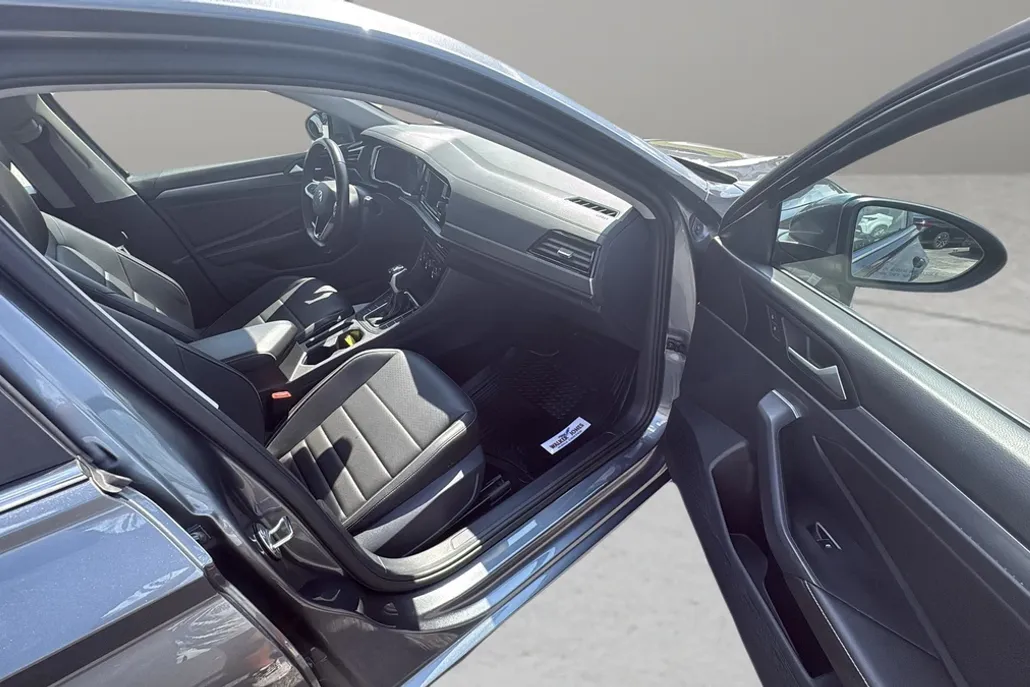 2024 Volkswagen Jetta SE photo 1