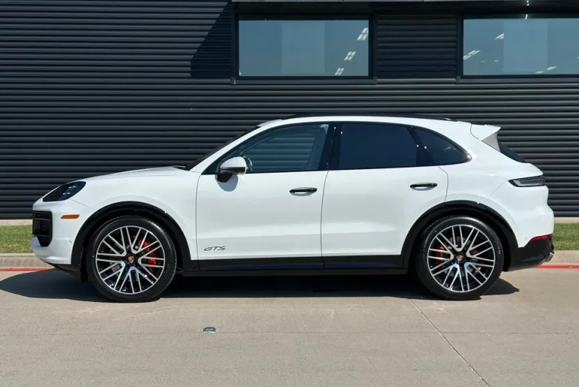 2026 Porsche Cayenne GTS photo 1