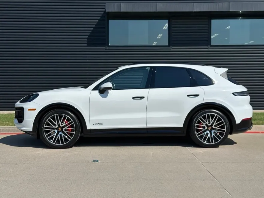 2026 Porsche Cayenne GTS photo 1