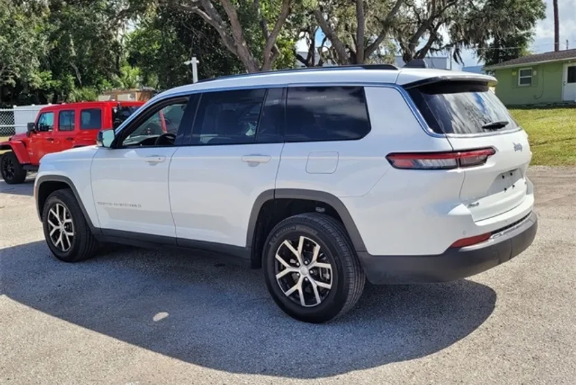 2023 Jeep Grand Cherokee Limited photo 1