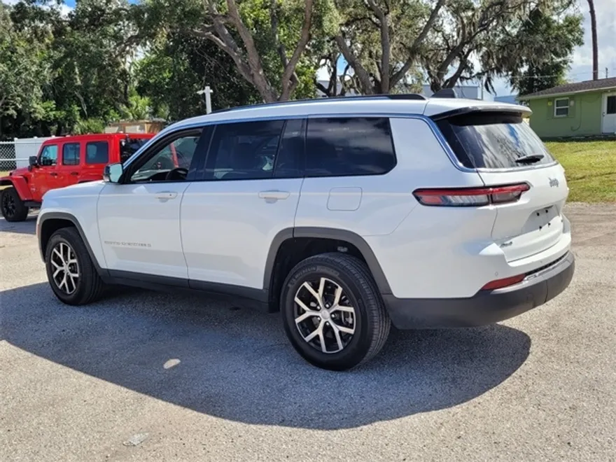 2023 Jeep Grand Cherokee Limited photo 1