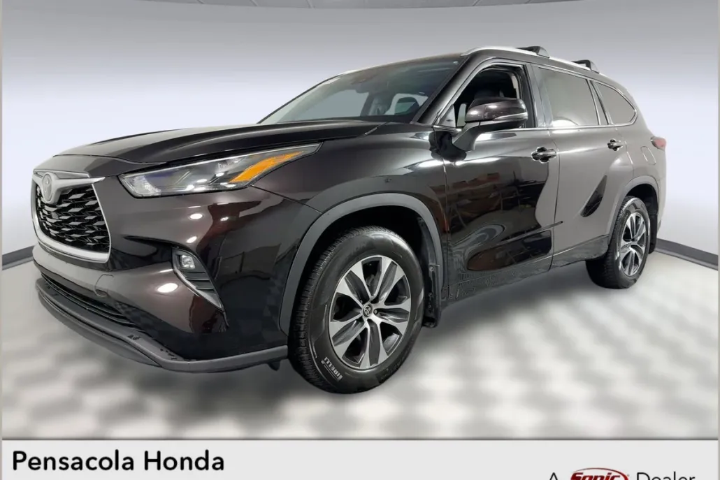 2022 Toyota Highlander XLE photo 1