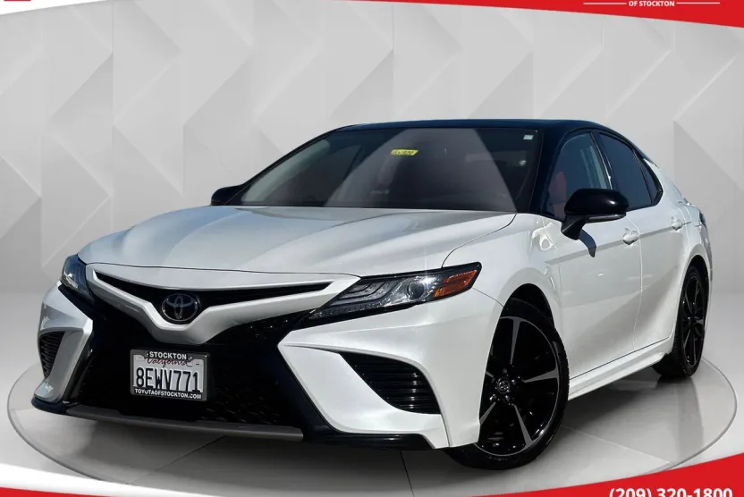 2019 Toyota Camry XSE photo 1