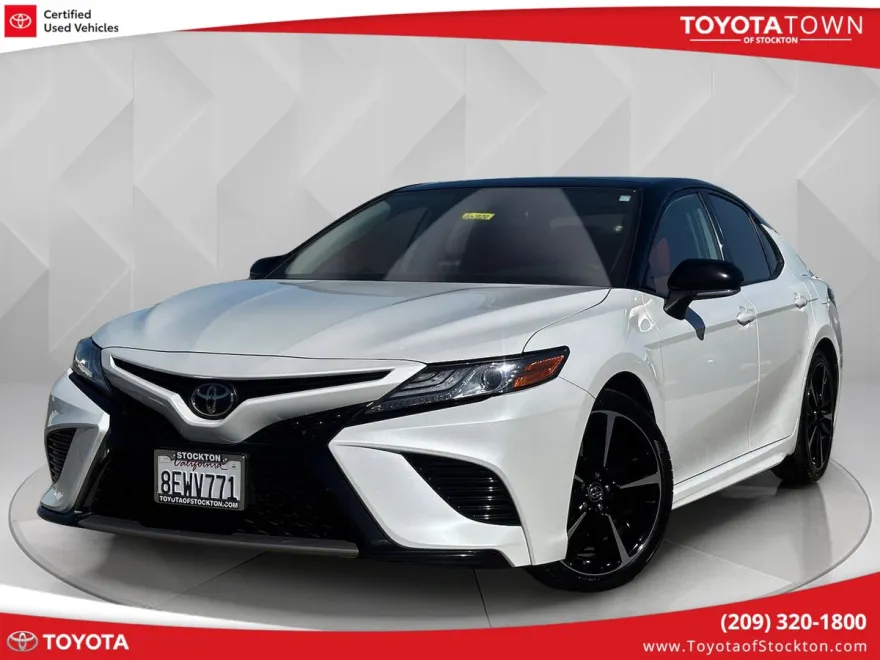 2019 Toyota Camry XSE photo 1