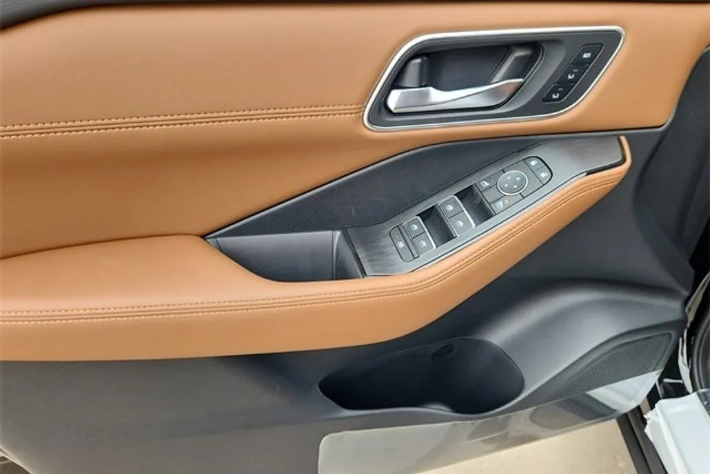 2026 Nissan Rogue Platinum photo 1