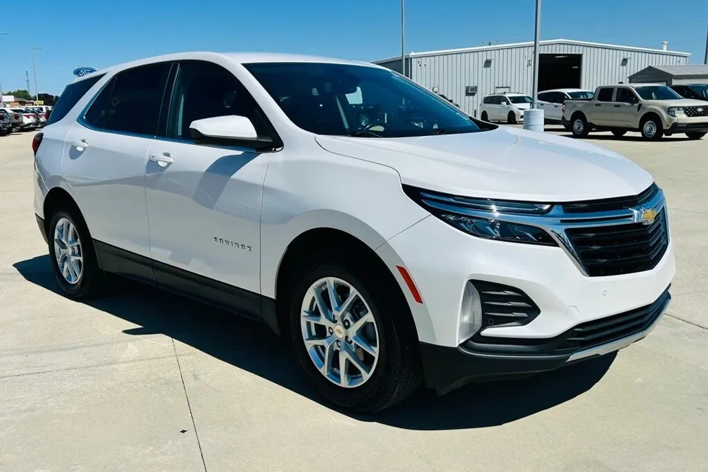 2022 Chevrolet Equinox LT photo 1