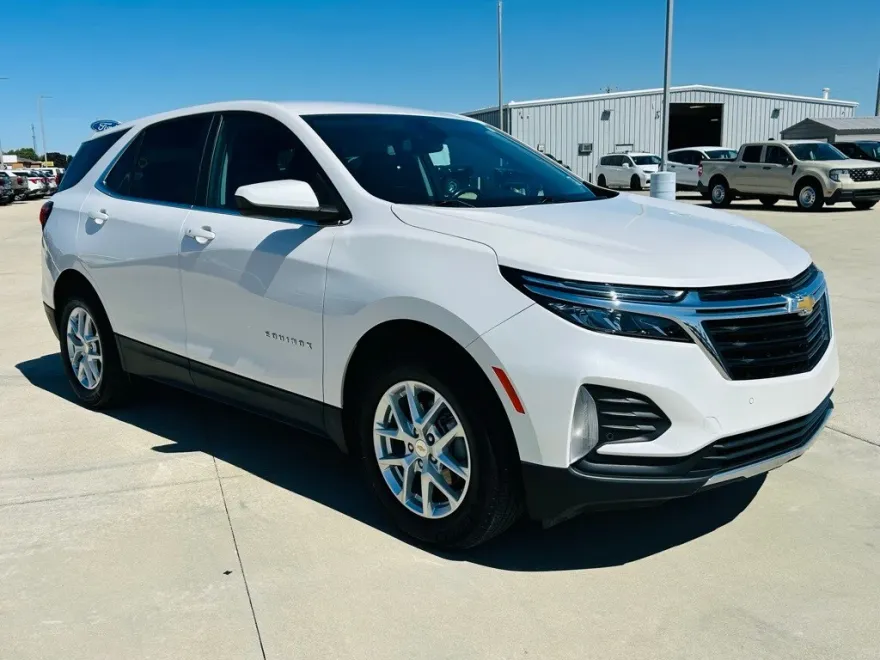 2022 Chevrolet Equinox LT photo 1