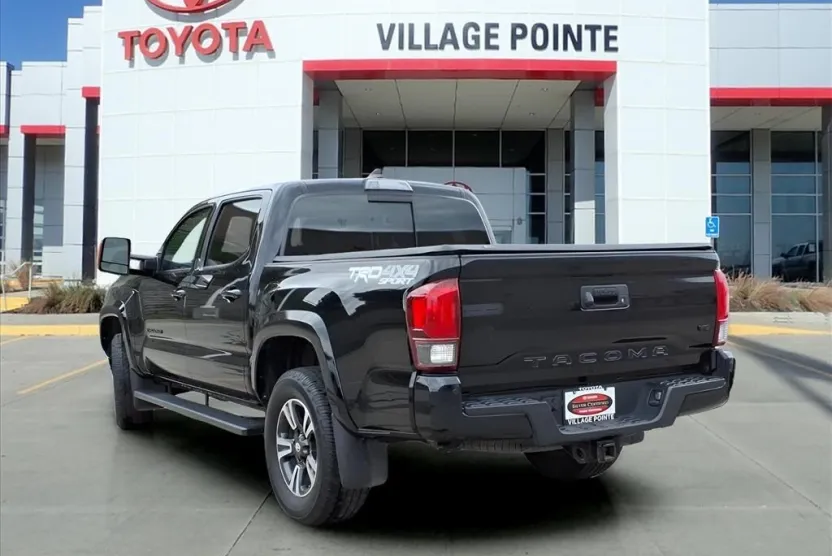 2019 Toyota Tacoma TRD Sport photo 1