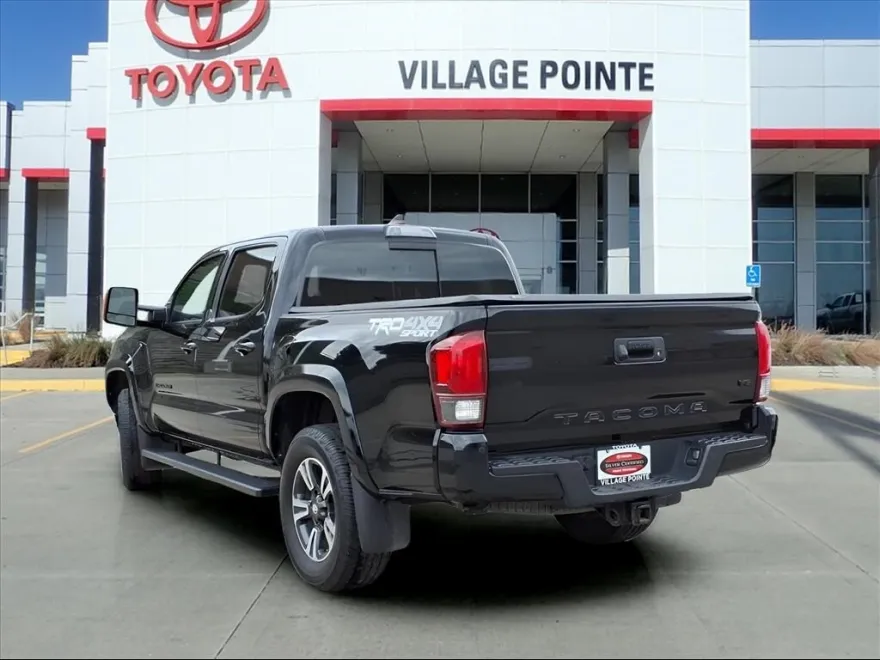 2019 Toyota Tacoma TRD Sport photo 1