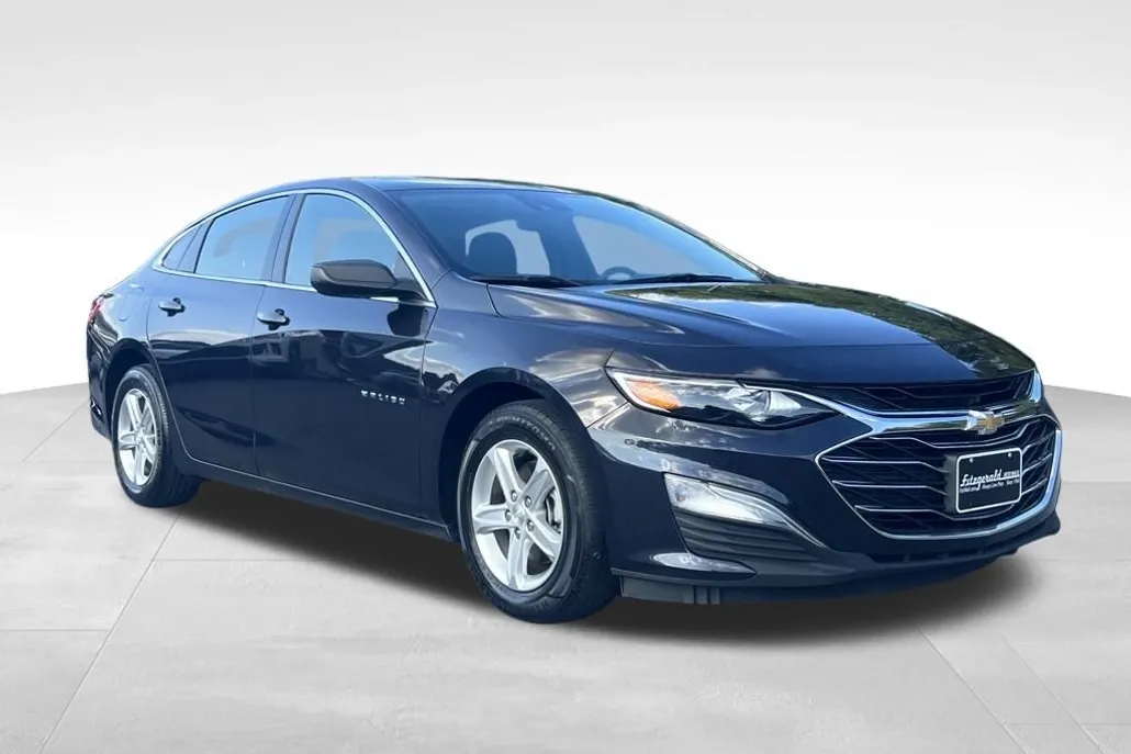 2023 Chevrolet Malibu LS photo 1