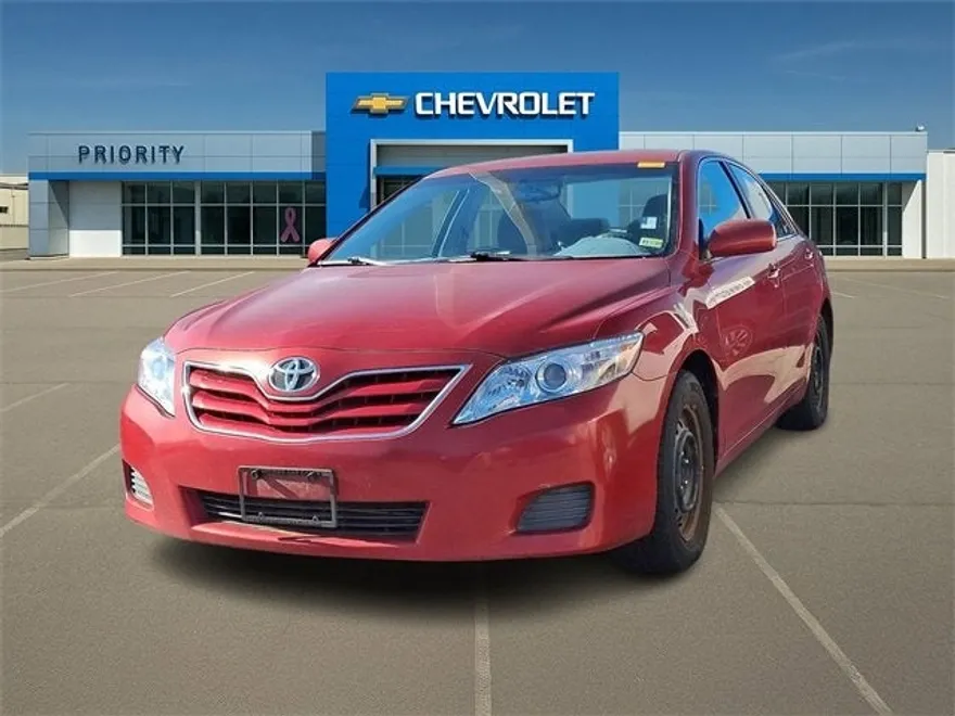 2011 Toyota Camry LE photo 1