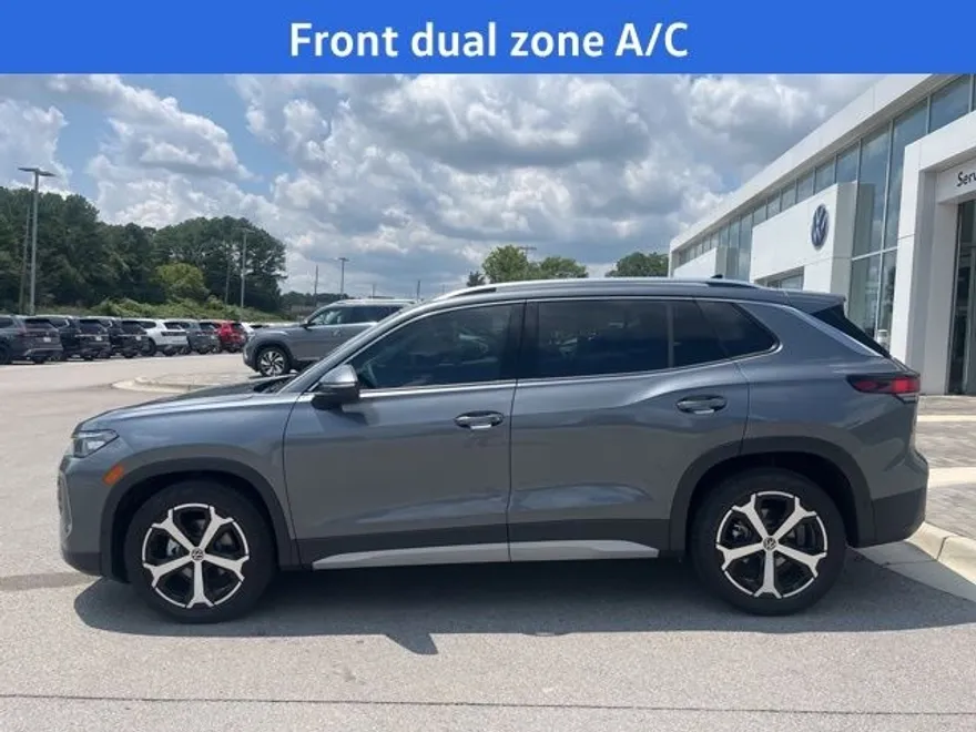 2025 Volkswagen Tiguan SE photo 1