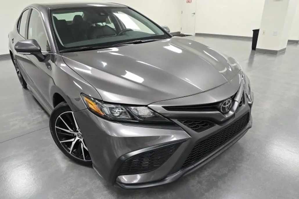 2023 Toyota Camry SE photo 1