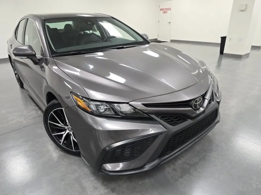 2023 Toyota Camry SE photo 1