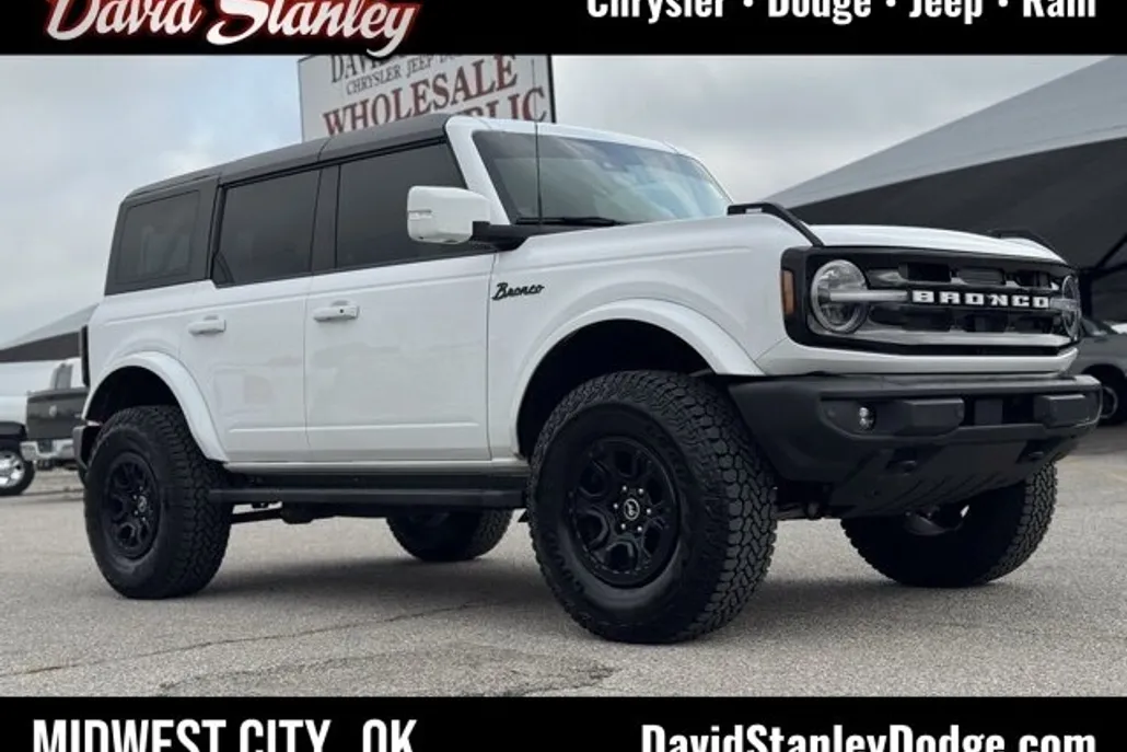 2024 Ford Bronco Outer Banks photo 1