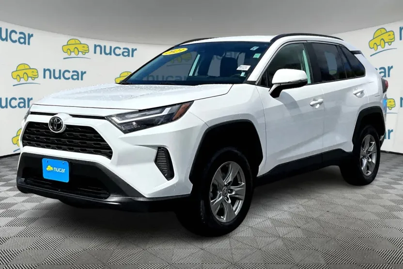 2023 Toyota RAV4 XLE photo 1