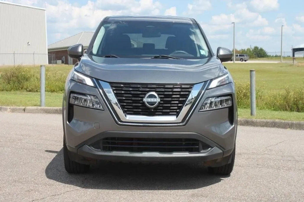 2023 Nissan Rogue SV photo 1