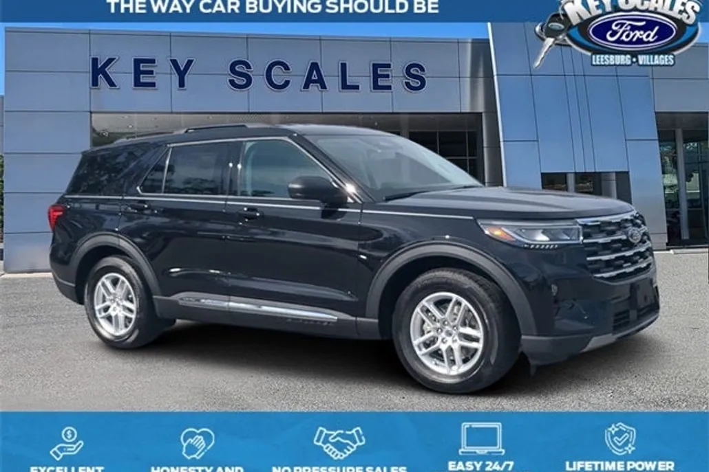 2025 Ford Explorer photo 1