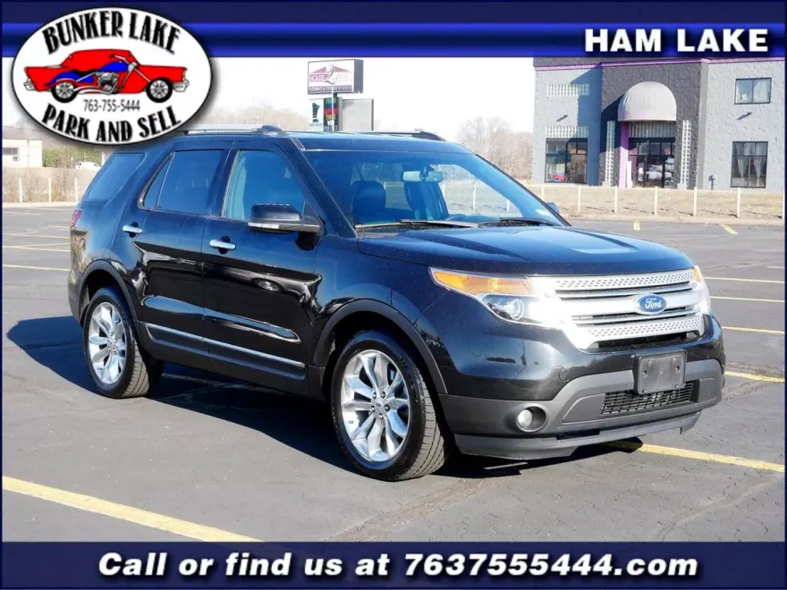 2015 Ford Explorer XLT photo 1
