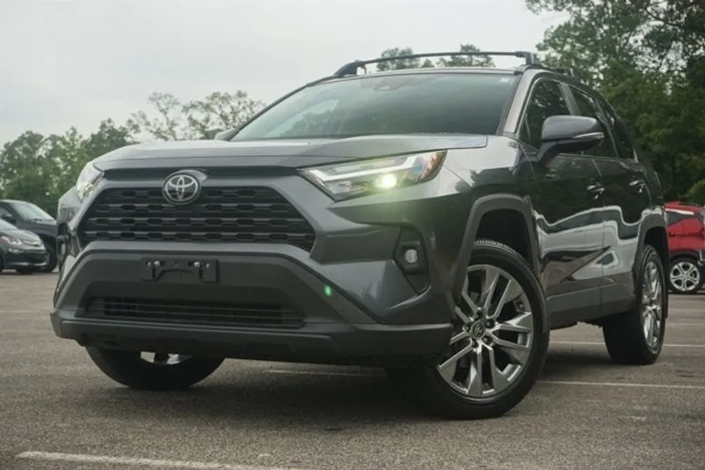 2024 Toyota RAV4 XLE Premium photo 1
