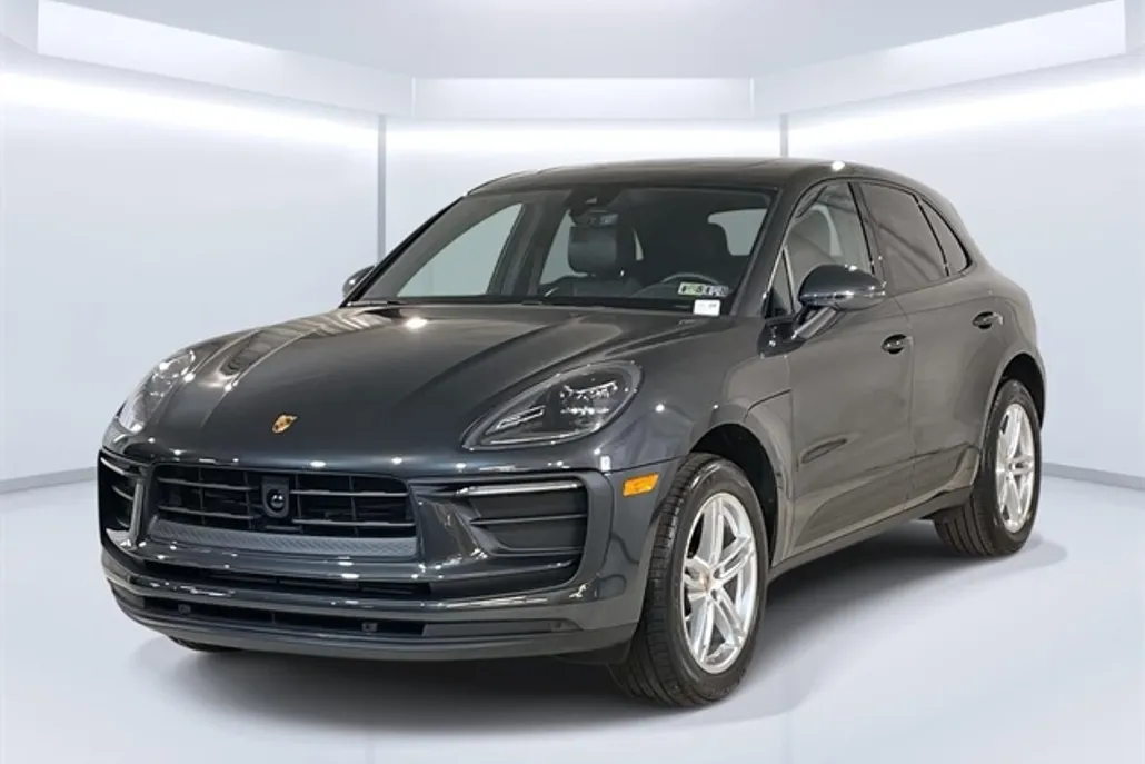 2025 Porsche Macan photo 1