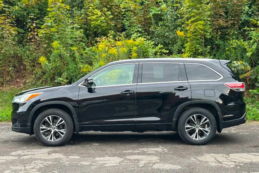 2016 Toyota Highlander XLE photo 1