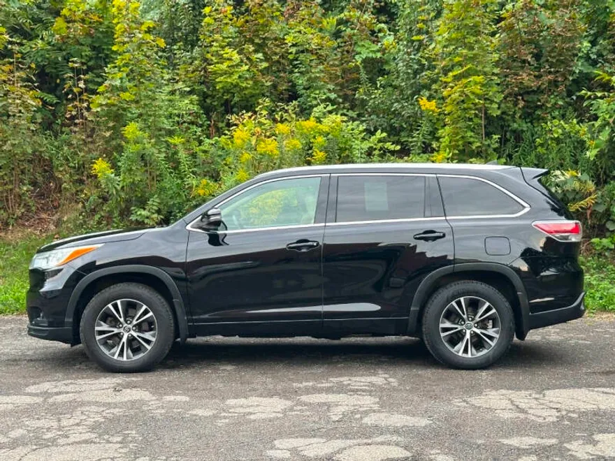 2016 Toyota Highlander XLE photo 1