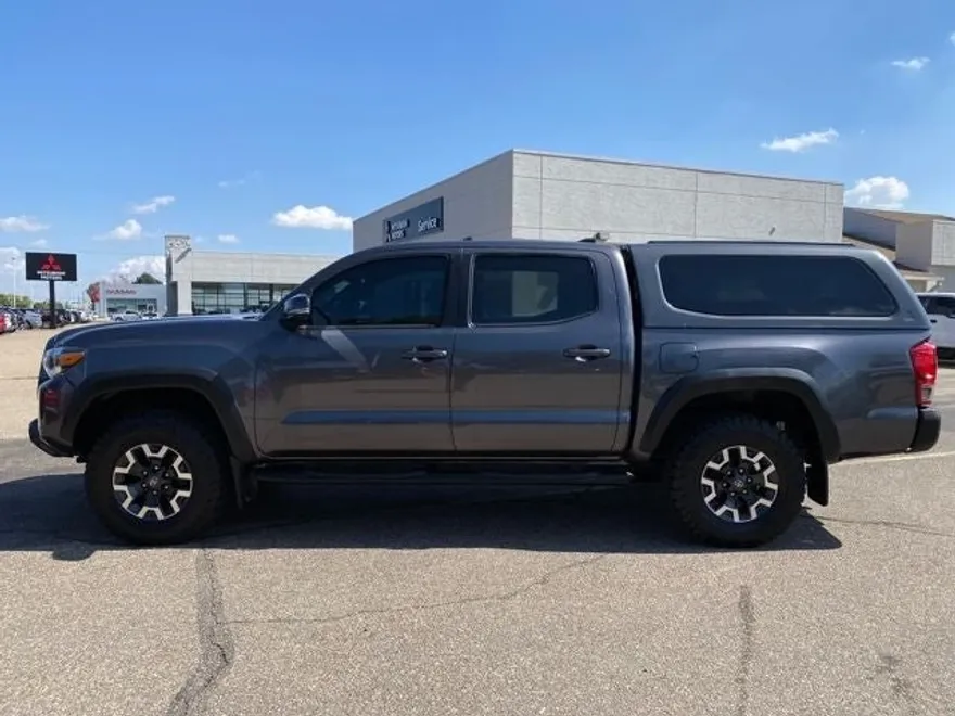 2017 Toyota Tacoma TRD Off-Road photo 1