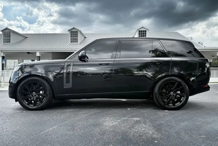 2024 Land Rover Range Rover Base photo 1