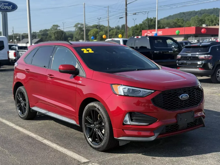 2022 Ford Edge ST photo 1