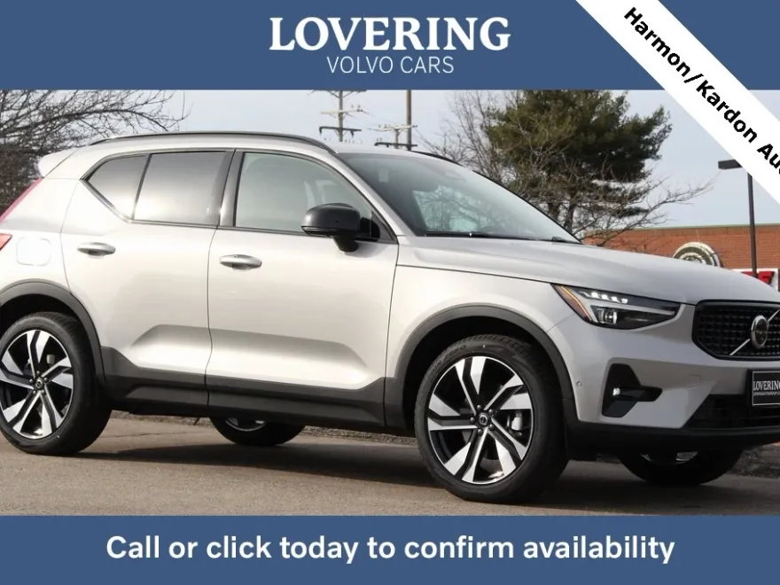 2025 Volvo XC40 photo 1