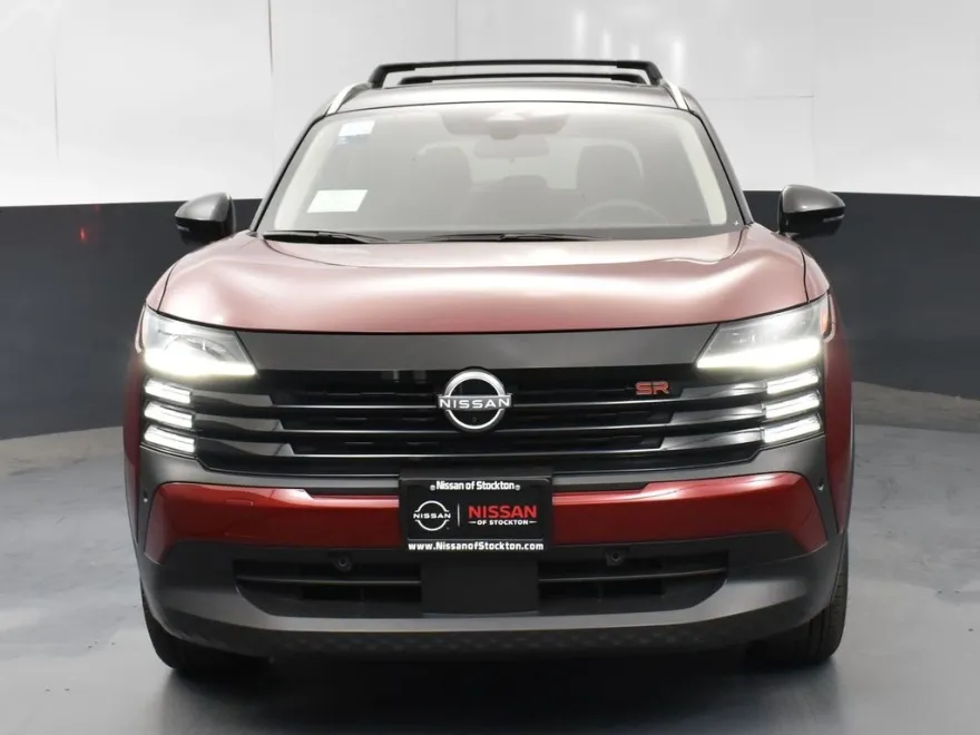 2025 Nissan Kicks SR photo 1