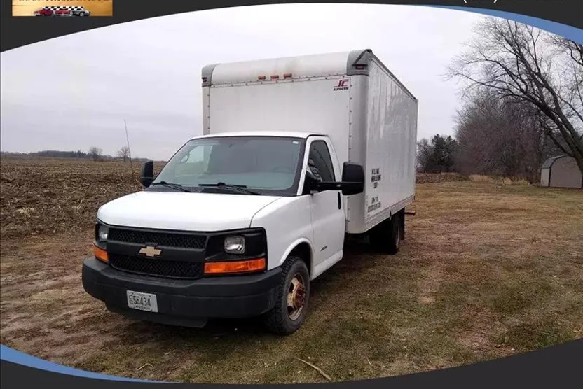 2014 Chevrolet Express Cutaway photo 1