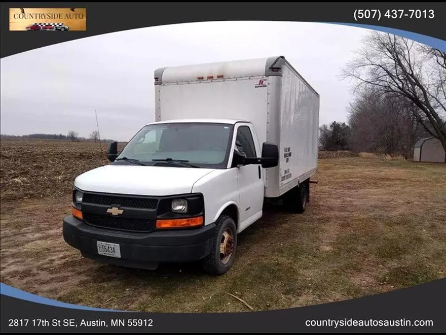2014 Chevrolet Express Cutaway photo 1