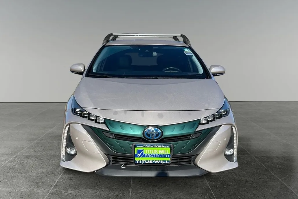 2017 Toyota Prius Prime Advanced photo 1