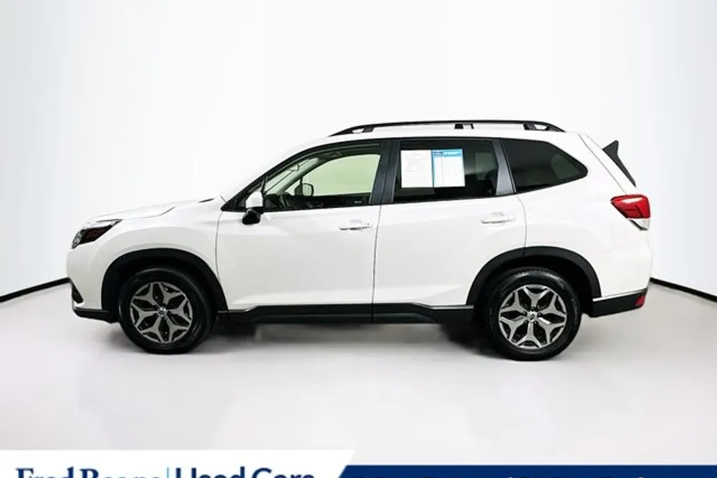 2022 Subaru Forester Premium photo 1