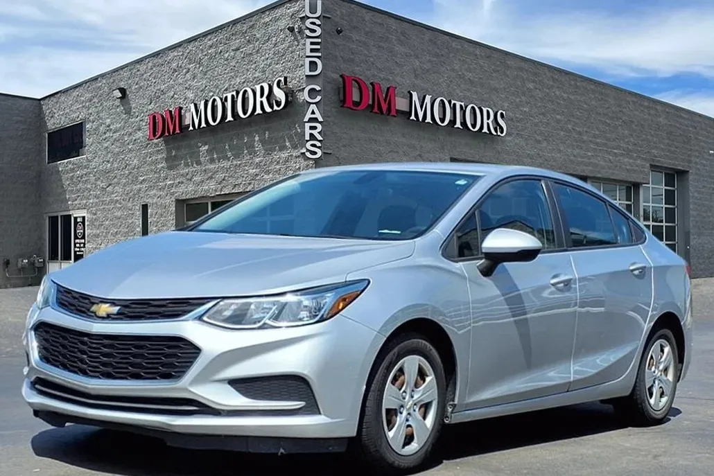 2017 Chevrolet Cruze LS photo 1
