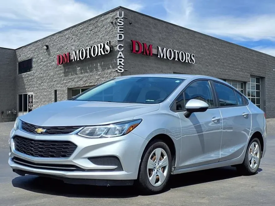2017 Chevrolet Cruze LS photo 1