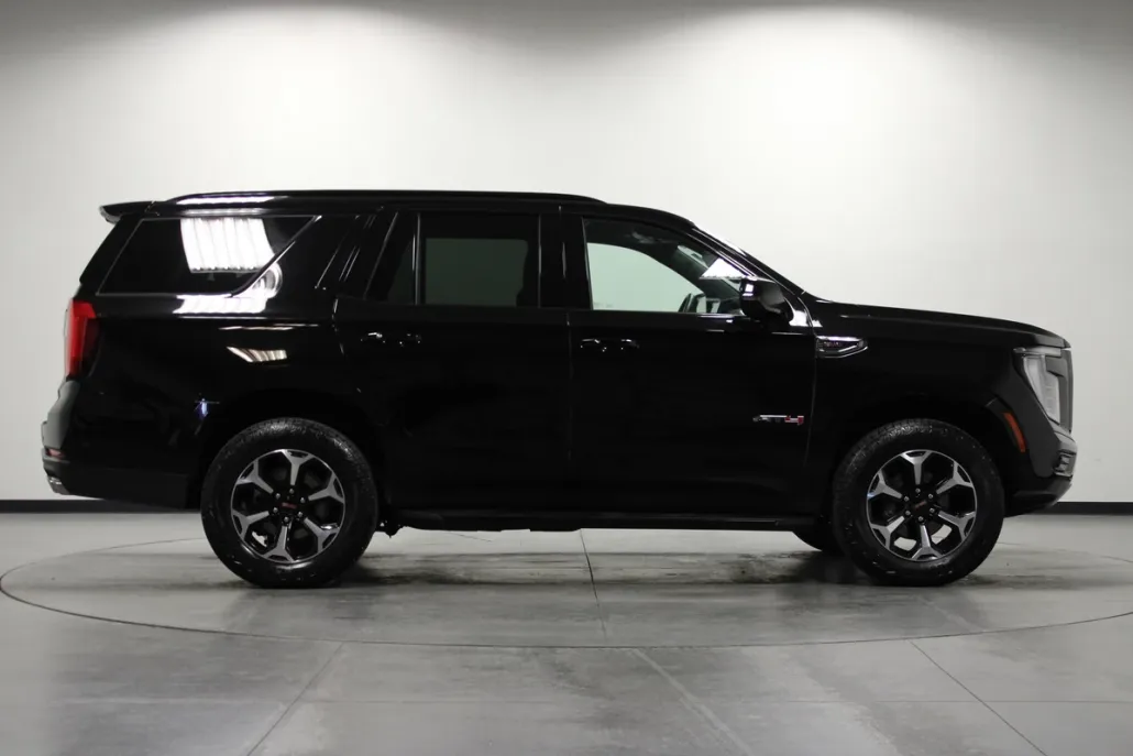 2025 Gmc Yukon AT4 photo 1