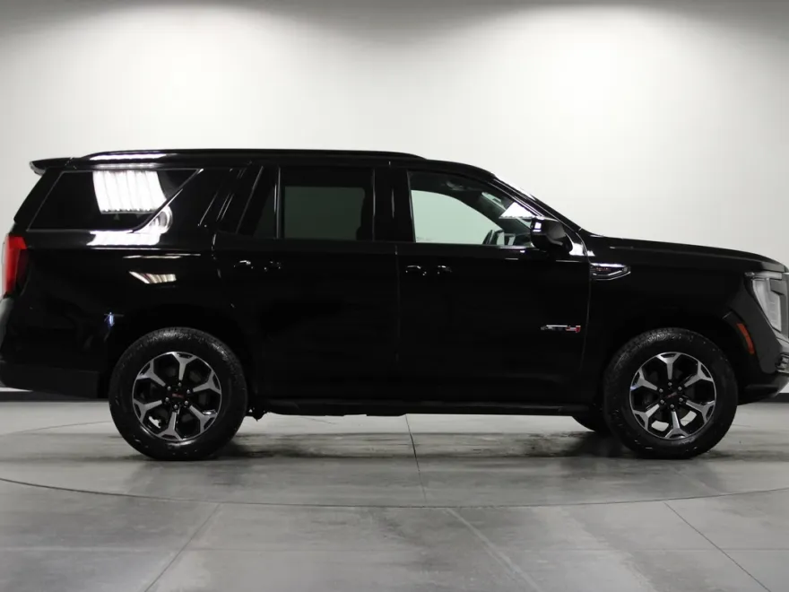 2025 Gmc Yukon AT4 photo 1