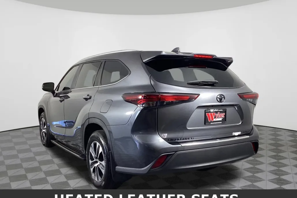 2024 Toyota Highlander XLE photo 1