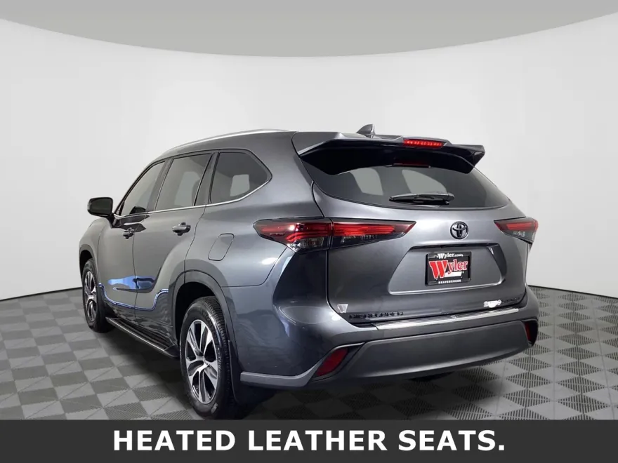 2024 Toyota Highlander XLE photo 1