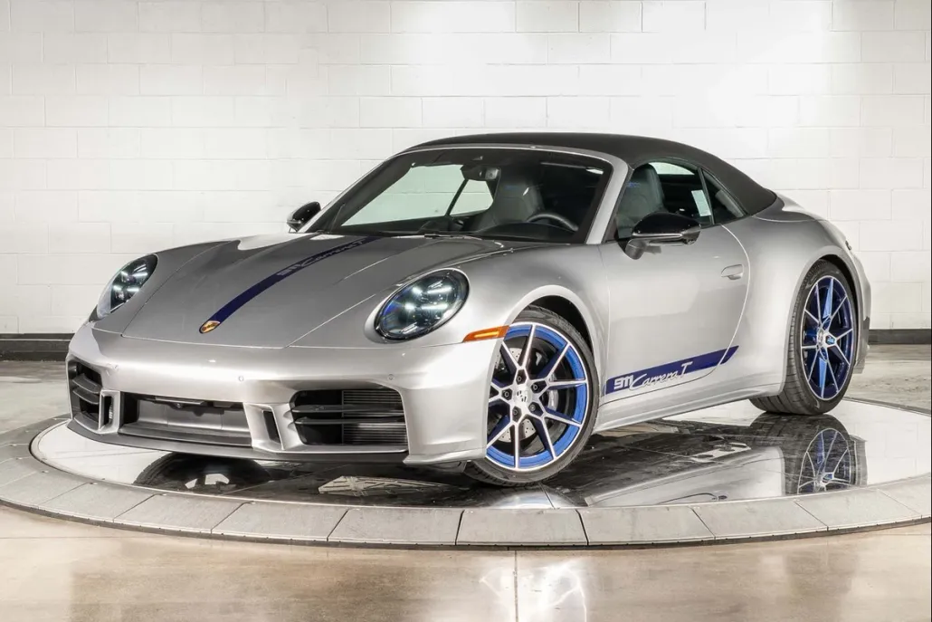 2025 Porsche 911 Cabriolet photo 1