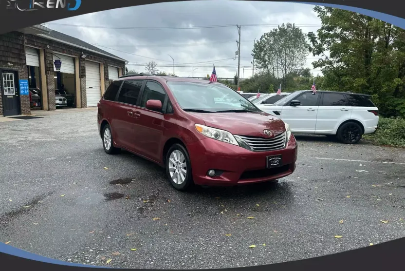 2015 Toyota Sienna Limited photo 1