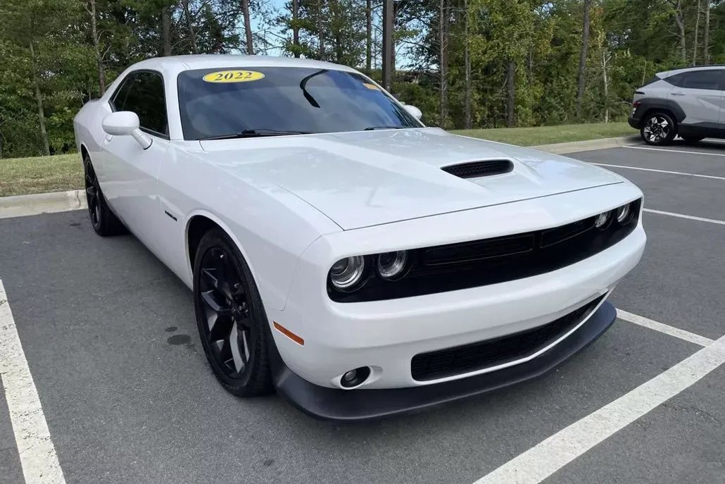 2022 Dodge Challenger R/T Plus photo 1