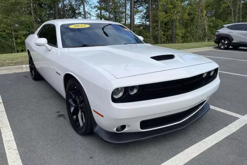 2022 Dodge Challenger R/T Plus photo 1